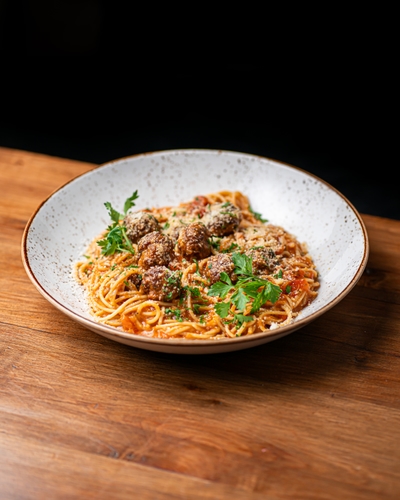 Spaguetti con Albondigas