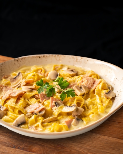 A la Crema con Jamón y Champiñones