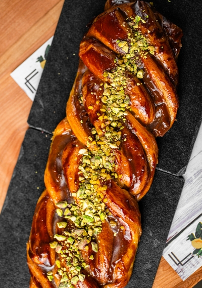Trenza Dulce de Leche y Pistachos Entera