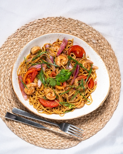 Tallarines Saltados Criollos de Camarón