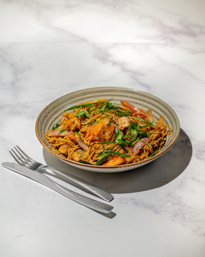 Tallarines Saltados Criollos de Pollo