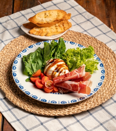 Burrata y Prosciutto
