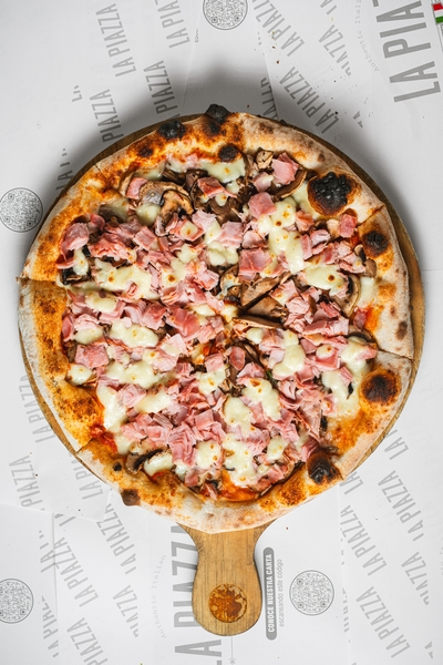 Prosciutto Cotto e Funghi Pizza - Le Rosse Napoletana