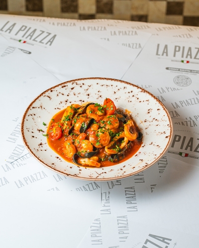 Tagliatelle Al Nero Di Seppia Al Frutti