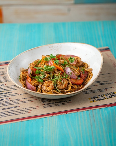 Tallarín Saltado de Camarones