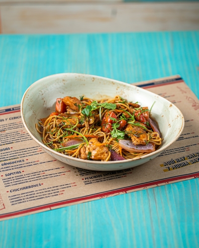 Tallarín Saltado de Pollo