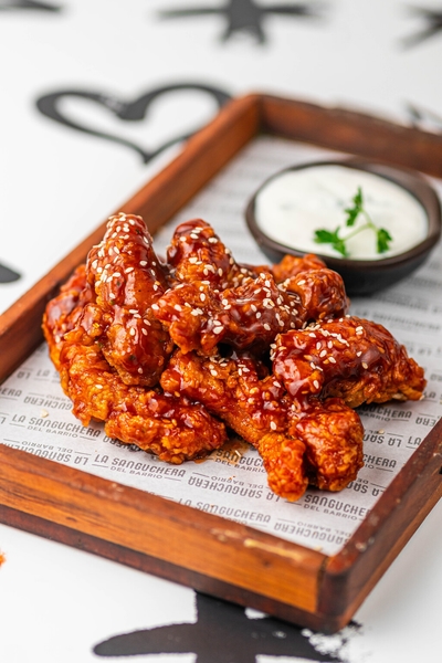 Fake Wings del Barrio