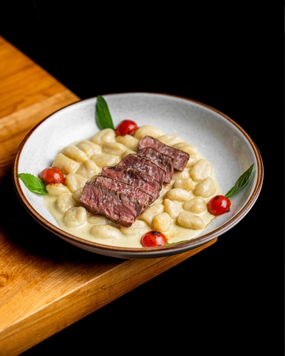 Filete di Manzo con Gnocchi Cuatro Quesos