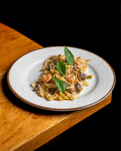 Fileto e Gamberi con Fetuccini a la Crema